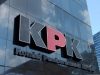 Komisi Pemberantasan Korupsi (KPK) menyoroti sejumlah pasal dalam draf Revisi Undang-Undang Kitab Undang-Undang Hukum Acara Pidana (RKUHAP) yang dinilai berpotensi melemahkan kewenangannya. Ketua KPK Setyo Budiyanto menyatakan, lembaganya telah menerima informasi adanya pengecualian pasal-pasal upaya paksa yang berkaitan langsung dengan lex specialis Undang-Undang KPK.
