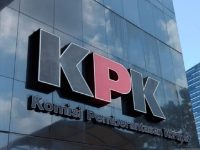 Komisi Pemberantasan Korupsi (KPK) mencegah tiga orang bepergian ke luar negeri untuk kepentingan penyidikan kasus dugaan tindak pidana korupsi kuota haji tahun 2023–2024 di lingkungan Kementerian Agama (Kemenag) RI. Usulan pencegahan ini telah didaftarkan ke Direktorat Jenderal Imigrasi sejak Senin (11/8/2025).