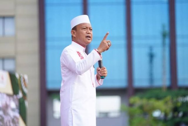 Akademisi sekaligus pendakwah Das’ad Latif menegaskan bahwa Dewan Perwakilan Rakyat (DPR) sebagai lembaga legislatif tidak bisa dibubarkan karena merupakan bagian penting dari instrumen negara. Menurutnya, membubarkan DPR sama halnya dengan membubarkan negara.