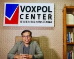 Analis politik sekaligus CEO dan Founder Voxpol Center Research and Consulting, Pangi Syarwi Chaniago, menilai Partai Golkar secara historis adalah partai pemerintah, dengan karakteristik yang unik dibanding partai politik lainnya. Hal ini terlihat dari tidak adanya dominasi saham politik dari satu pihak, menjadikan dinamika internal Golkar menarik untuk diikuti di setiap rezim.
