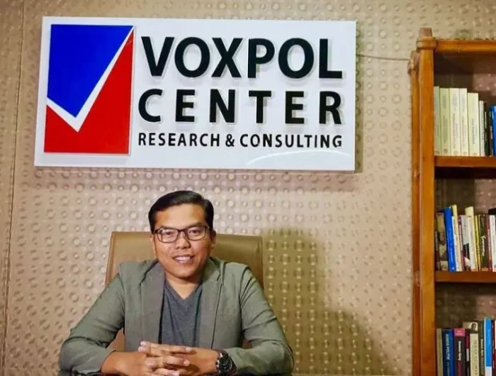 Analis politik sekaligus CEO dan Founder Voxpol Center Research and Consulting, Pangi Syarwi Chaniago, menilai Partai Golkar secara historis adalah partai pemerintah, dengan karakteristik yang unik dibanding partai politik lainnya. Hal ini terlihat dari tidak adanya dominasi saham politik dari satu pihak, menjadikan dinamika internal Golkar menarik untuk diikuti di setiap rezim.