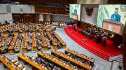 Di tengah lonjakan kemiskinan perkotaan dan gelombang protes rakyat terhadap kenaikan Pajak Bumi dan Bangunan (PBB), para anggota DPR justru menikmati sederet kenaikan tunjangan dengan nilai fantastis.
