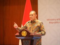 Wakil Menteri Koordinator bidang Politik dan Keamanan, Lodewijk Freidrich Paulus mengatakan Presiden Prabowo Subianto sering kali mengingatkan para pejabat untuk berhati-hati membuat kebijakan.