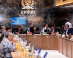 Pengamat politik sekaligus Direktur Eksekutif Centre for Indonesia Strategic Actions (CISA), Herry Mendrofa, menilai langkah Ketua DPR RI Puan Maharani yang mengumpulkan pimpinan fraksi untuk membahas transformasi DPR masih bersifat simbolis dan belum menyentuh persoalan mendasar yang menjadi sorotan publik.