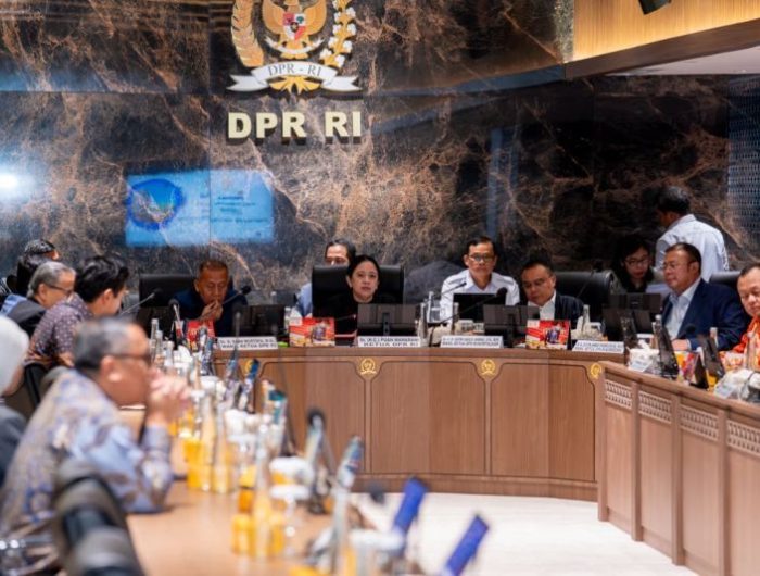 Pengamat politik sekaligus Direktur Eksekutif Centre for Indonesia Strategic Actions (CISA), Herry Mendrofa, menilai langkah Ketua DPR RI Puan Maharani yang mengumpulkan pimpinan fraksi untuk membahas transformasi DPR masih bersifat simbolis dan belum menyentuh persoalan mendasar yang menjadi sorotan publik.
