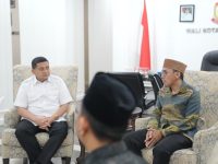 Wali Kota Makassar, Munafri Arifuddin, menggagas pendirian sekolah percontohan berbahasa Arab di Kecamatan Manggala. Ide tersebut ia sampaikan saat menerima audiensi Pengurus Wahdah Islamiyah yang dipimpin Ketua DPD Wahdah Islamiyah Makassar, Gishar Hamka, di Balai Kota Makassar.