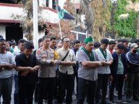 Ketua Badko HMI Sulsel, Asrullah Dimas saat bersama Ketua DPRR Sulsel, Andi Rahmatika Dewi, Ketua DPRD Kota Makassar, Supratman dan Kapolrestabes Makassar Kombes Arya Perdana dan seluruh kader HMI se-Sulsel.