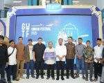Wali Kota Makassar, Munafri Arifuddin, menghadiri pembukaan *Garuda Indonesia Umrah Travel Festival* (BUFF) 2025 yang digelar di Mall Ratu Indah, Jumat (5/9/2025). Acara pembukaan ditandai dengan penabuhan beduk secara serentak oleh Munafri bersama sejumlah pejabat yang hadir.