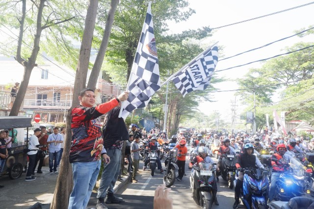 Wali Kota Appi saat melepas ratusan motor gede komunitas riders dari Harley Davidson Club Indonesia