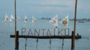Suasana meriah mewarnai kawasan wisata PantaiKu, Kota Parepare, Minggu (7/9/2025), saat Wali Kota Tasming Hamid melepas peserta lomba perahu tradisional Sandeq yang digelar bertepatan dengan agenda Car Free Day.
