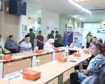 Wali Kota Makassar, Munafri Arifuddin, didampingi Ketua TP PKK Kota Makassar, Melinda Aksa, meninjau program Corporate Social Responsibility (CSR) Pertamina Integrated Terminal Makassar di Kecamatan Ujung Tanah, Minggu (7/9/2025). Program ini berfokus pada pengembangan urban farming dan pengelolaan sampah berbasis masyarakat melalui kelompok Biourban.