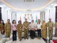 Suasana hangat terlihat di Balai Kota Makassar saat Wali Kota Munafri Arifuddin menerima kunjungan silaturahmi Konsulat Jenderal (Konjen) Filipina, Marry Jennifer Dominggo Dingal, Senin (8/9/2025). Pertemuan tersebut menjadi momentum penting untuk memperkuat hubungan bilateral, khususnya di bidang perdagangan, pariwisata, hingga pengembangan sumber daya manusia.