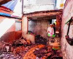Gubernur Sulawesi Selatan, Andi Sudirman Sulaiman, meninjau langsung lokasi kebakaran yang melanda permukiman warga di Jalan Baji Dakka Lorong 15, RW 4 RT 2, Kelurahan Karang Anyar, Kecamatan Mamajang, Kota Makassar, Selasa (9/9/2025).