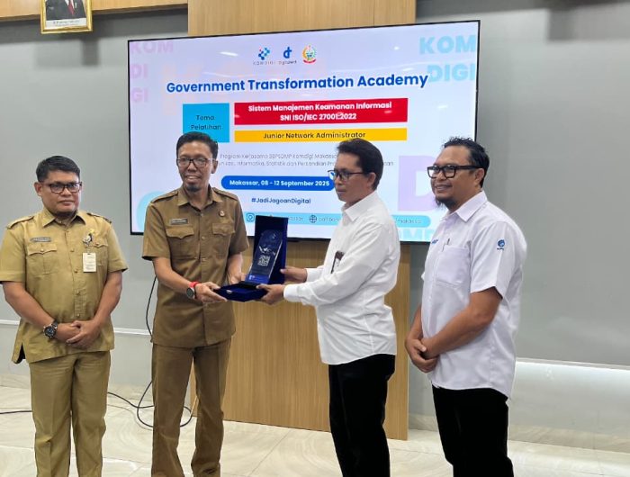 Dinas Komunikasi Informatika, Statistik dan Persandian (Diskominfo SP) Sulsel bekerja sama dengan Balai Besar Pengembangan Sumber Daya Manusia (BBPSDM) Makassar, Kementerian Komunikasi dan Digitalisasi (Komdigi) merealisasikan pelatihan Sistem Manajemen Keamanan Informasi (SMKI) dan Junior Network Administrator.