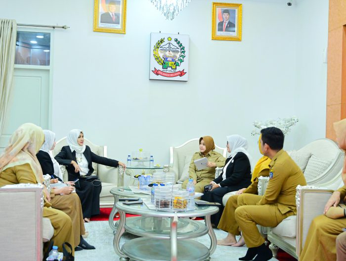 Wakil Gubernur Sulawesi Selatan, Fatmawati Rusdi, menerima audiensi pengurus Forum Pemberdayaan Perempuan Indonesia (FPPI) Sulsel di rumah jabatan Wakil Gubernur, Jalan Yusuf Dg Ngawing, Makassar, Senin, 8 September 2025.