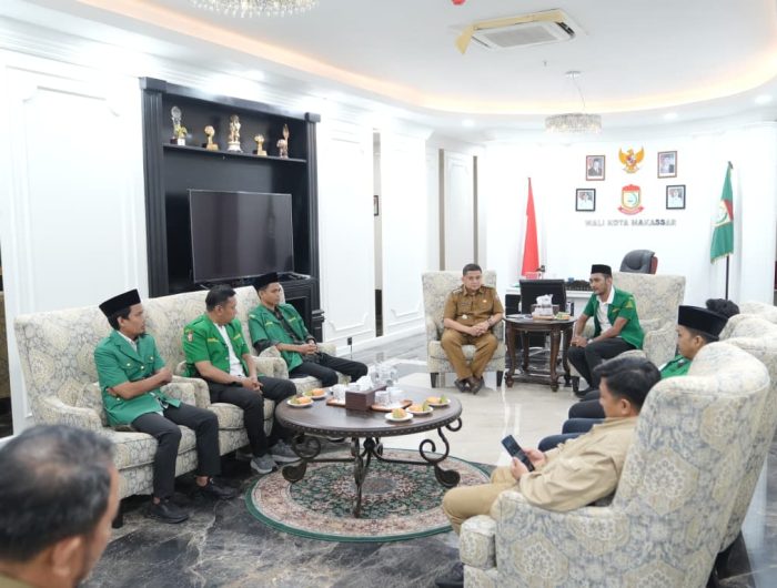 Wali Kota Makassar, Munafri Arifuddin (Appi), menerima kunjungan silaturahmi Gerakan Pemuda (GP) Ansor Kota Makassar di Balai Kota, Selasa (9/9/2025). Dalam pertemuan tersebut, Munafri menegaskan pentingnya kolaborasi antara pemerintah dengan organisasi kepemudaan untuk membangun kota secara berkelanjutan.
