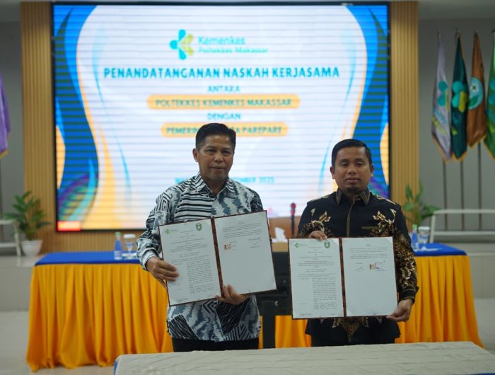Pemerintah Kota Parepare terus memperluas jejaring kerja sama dengan berbagai pihak dalam rangka meningkatkan kualitas sumber daya manusia (SDM) dan pemberdayaan masyarakat. Terbaru, Pemkot Parepare menandatangani nota kesepahaman (MoU) dengan Politeknik Kesehatan (Poltekkes) Kementerian Kesehatan Makassar, Rabu (10/9/2025).