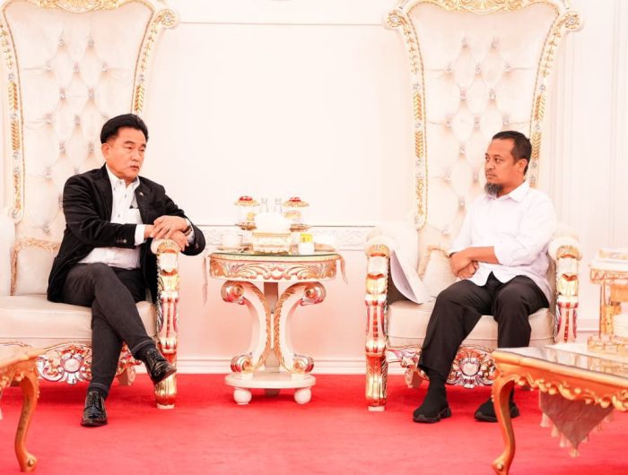 Gubernur Sulawesi Selatan Andi Sudirman Sulaiman menerima kunjungan Menteri Koordinator Bidang Hukum, Hak Asasi Manusia, Imigrasi, dan Pemasyarakatan, Yusril Ihza Mahendra di Rumah Jabatan Gubernur Sulsel, Rabu (10/9/2025).