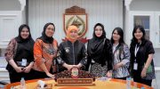 Wakil Wali Kota Makassar, Aliyah Mustika Ilham, menerima audiensi jajaran manajemen Aerotel Smile Makassar di Ruang Wakil Wali Kota, Kantor Wali Kota Makassar, Kamis (11/9/2025). Pertemuan ini menjadi ajang silaturahmi sekaligus membahas peluang kerja sama dalam memperkuat sektor pariwisata dan pemberdayaan UMKM di Kota Makassar.