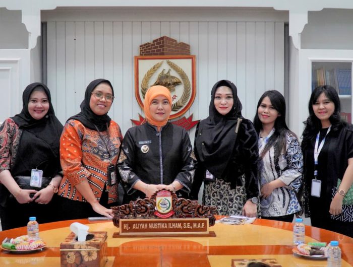 Wakil Wali Kota Makassar, Aliyah Mustika Ilham, menerima audiensi jajaran manajemen Aerotel Smile Makassar di Ruang Wakil Wali Kota, Kantor Wali Kota Makassar, Kamis (11/9/2025). Pertemuan ini menjadi ajang silaturahmi sekaligus membahas peluang kerja sama dalam memperkuat sektor pariwisata dan pemberdayaan UMKM di Kota Makassar.