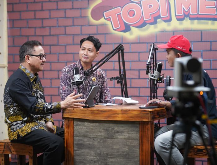 Sekretaris Daerah Provinsi Sulawesi Selatan, Jufri Rahman, menegaskan bahwa peran radio tetap abadi di tengah derasnya arus teknologi informasi.