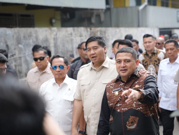 Appi-Aliyah, Mendagri dan Menteri PKP Tinjau Pemukiman Kumuh di Makassar 12 Wali Kota dan Wakil Wali Kota Makassar, Munafri Arifuddin dan Aliyah Mustika Ilham (Appi-Aliyah) dampingi Menteri Perumahan dan Kawasan Pemukiman (PKP) Maruarar Sirait serta Menteri Dalam Negeri Tito Karnavian meninjau langsung kawasan kumuh di Kelurahan Pampang, Kecamatan Panakkukang, Kamis 11 September 2025.