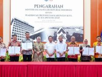 Bupati Bantaeng, M. Fathul Fauzy Nurdin saat bersama Mendagri Tito Karnavian, Gubernur Sulsel Andi Sudirman Sulaiman dan empat kepala daerah di se-Sulsel. (Foto: Netral.co.id).