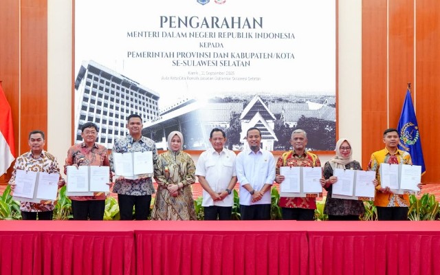 Bupati Bantaeng, M. Fathul Fauzy Nurdin saat bersama Mendagri Tito Karnavian, Gubernur Sulsel Andi Sudirman Sulaiman dan empat kepala daerah di se-Sulsel. (Foto: Netral.co.id).