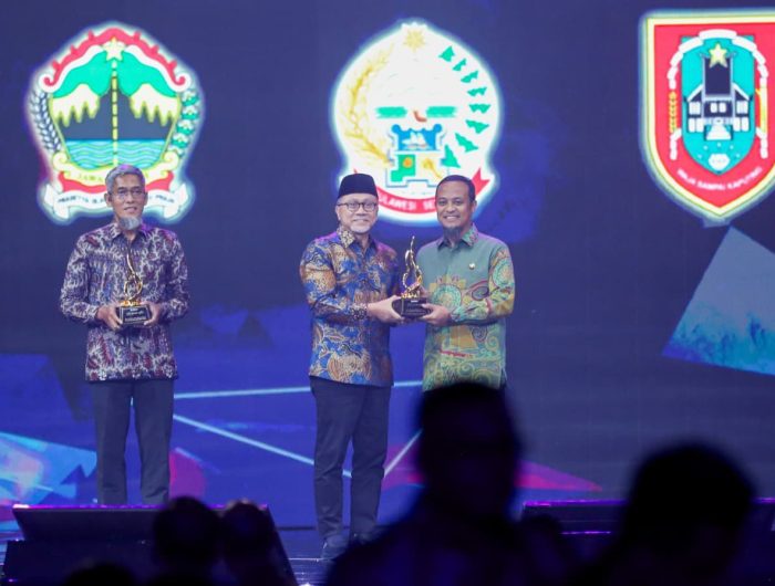 Pemerintah Provinsi Sulawesi Selatan (Sulsel) kembali menorehkan prestasi di tingkat nasional. Pada acara Harmoni Indonesia 14th yang digelar Kompas TV di Jakarta, Kamis (11/9/2025) malam, Sulsel dianugerahi penghargaan sebagai Daerah Peduli Ketahanan Pangan.