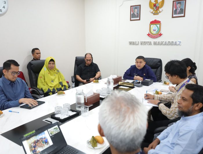 Pemerintah Kota Makassar menggandeng perusahaan asal Jepang, PT Oriental Consultants Indonesia (PT OCI) dan Oriental Consultant’s Global Co., Ltd (OCG), untuk mengembangkan Smart Island Pilot Project (SIPP) di wilayah kepulauan. Pulau Barang Lompo, Kecamatan Kepulauan Sangkarrang, dipilih sebagai lokasi percontohan program tersebut.