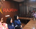 Dua destinasi kuliner terbaru hadir di Kota Makassar. Rumah makan Raja Tuna dan kafe Kohibara resmi membuka pintu untuk masyarakat pada Sabtu (13/9/2025), berlokasi di Jalan Gunung Latimojong Nomor 127.