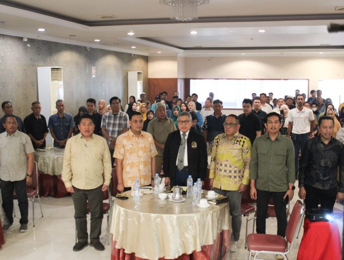 Komisi Pemilihan Umum (KPU) Republik Indonesia menggelar acara sosialisasi dan pendidikan pemilih berkelanjutan di Kota Parepare. Kegiatan yang dilaksanakan di Aula Restoran Asia pada Sabtu, 13 September 2025 ini bertujuan untuk meningkatkan kualitas dan kuantitas pemilih dalam menghadapi dinamika demokrasi di Indonesia.