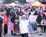 Setiap Minggu pagi, kawasan Boulevard Panakkukang di Kota Makassar disulap menjadi ruang publik terbuka yang penuh aktivitas. Car Free Day (CFD) yang awalnya bertujuan sebagai ajang olahraga kini menjelma menjadi pusat pertumbuhan ekonomi kerakyatan, melibatkan ratusan pedagang kaki lima (PK5) dan pelaku UMKM dari berbagai penjuru kota.