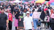 Setiap Minggu pagi, kawasan Boulevard Panakkukang di Kota Makassar disulap menjadi ruang publik terbuka yang penuh aktivitas. Car Free Day (CFD) yang awalnya bertujuan sebagai ajang olahraga kini menjelma menjadi pusat pertumbuhan ekonomi kerakyatan, melibatkan ratusan pedagang kaki lima (PK5) dan pelaku UMKM dari berbagai penjuru kota.