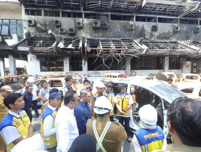 Pasca kebakaran yang melanda Gedung DPRD Kota Makassar pada 29 September lalu, perhatian pemerintah pusat dan Pemerintah kota terus tertuju pada percepatan rencana pembangunan kembali fasilitas wakil rakyat tersebut.
