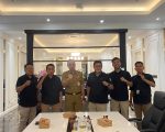 Sekretaris Daerah (Sekda) Makassar Andi Zulkifly menerima audiensi Pelaksana Tugas (Plt) Direktur Utama (Dirut) Perusahaan Umum Daerah (Perumda) Makassar Raya Adi Rasyid Ali bersama jajaran di Ruang Rapat Sekda Lantai 3 Kantor Balai Kota Makassar, Selasa (16/9).