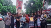 Koalisi Mahasiswa Nusa Tenggara Barat (KM NTB–Jakarta) kembali menggelar aksi demonstrasi di depan Kantor DPP Partai Gerindra, Jakarta, Rabu (17/9/2025). Aksi ini merupakan kali ketiga setelah sebelumnya mereka melakukan protes di depan Gedung Komisi Pemberantasan Korupsi (KPK) RI dan kantor pusat Partai Gerindra.