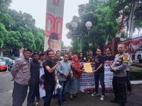 Koalisi Mahasiswa Nusa Tenggara Barat (KM NTB–Jakarta) kembali menggelar aksi demonstrasi di depan Kantor DPP Partai Gerindra, Jakarta, Rabu (17/9/2025). Aksi ini merupakan kali ketiga setelah sebelumnya mereka melakukan protes di depan Gedung Komisi Pemberantasan Korupsi (KPK) RI dan kantor pusat Partai Gerindra.