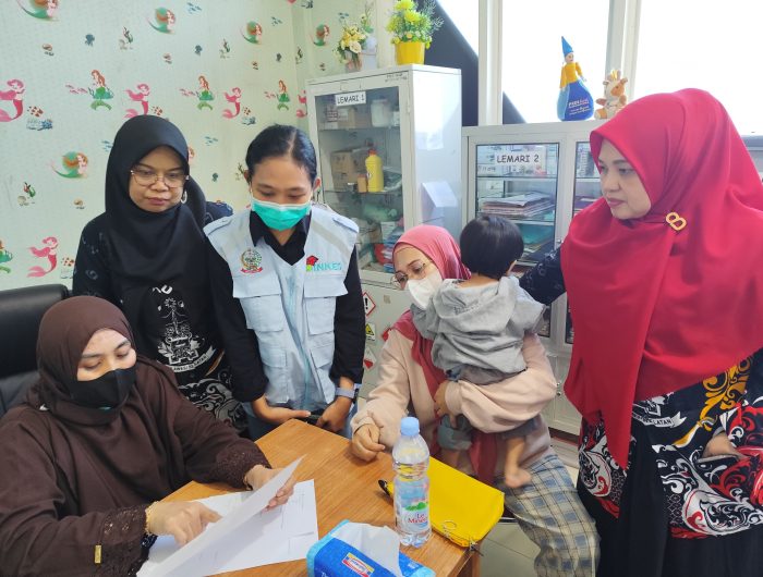RSUD Haji Makassar Perkuat Peran dalam Percepatan Penanganan Stunting di Sulsel 13 Unit Pelaksana Teknis (UPT) RSUD Haji Makassar terus menunjukkan komitmennya dalam mendukung program prioritas Pemerintah Provinsi Sulawesi Selatan di bawah kepemimpinan Gubernur Andi Sudirman Sulaiman dan Wakil Gubernur Fatmawati Rusdi, khususnya dalam upaya percepatan penanganan stunting.