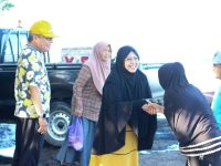 Taufan Pawe Serap Aspirasi Nelayan Parepare, Nikmati Ikan Bakar Bersama Komunitas Lokal 18 Anggota Komisi II DPR RI, Taufan Pawe, melakukan silaturahmi bersama komunitas nelayan dan pemancing lokal di Pelelangan Ikan Cempae, Kecamatan Soreang, Kota Parepare, Minggu (21/9/2025).