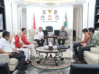 Kota Makassar bersiap menjadi pusat perhatian nasional pada November 2025 mendatang. Universitas Hasanuddin (Unhas) resmi ditunjuk menjadi tuan rumah Pekan Ilmiah Mahasiswa Nasional (PIMNAS) ke-38, ajang kompetisi ilmiah terbesar di Indonesia yang akan diikuti sekitar 3.500 mahasiswa dari 110 perguruan tinggi.