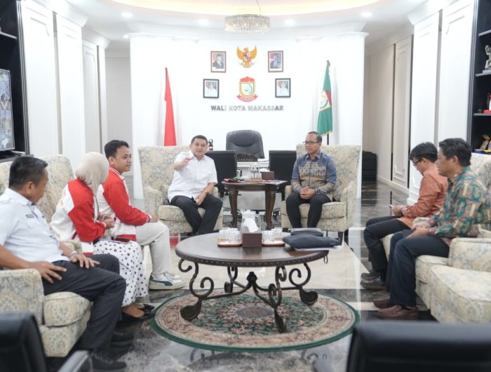 Kota Makassar bersiap menjadi pusat perhatian nasional pada November 2025 mendatang. Universitas Hasanuddin (Unhas) resmi ditunjuk menjadi tuan rumah Pekan Ilmiah Mahasiswa Nasional (PIMNAS) ke-38, ajang kompetisi ilmiah terbesar di Indonesia yang akan diikuti sekitar 3.500 mahasiswa dari 110 perguruan tinggi.
