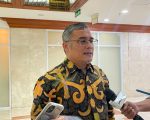 Keheningan sikap Komisi III DPR RI pasca gelombang demonstrasi menolak tunjangan fantastis bagi legislator menuai sorotan. Komposisi anggota yang didominasi praktisi hukum dan mantan aparat penegak hukum dianggap belum cukup menopang kinerja komisi tersebut.