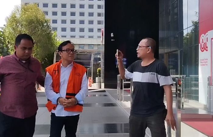 Mantan Wakil Menteri Ketenagakerjaan (Wamenaker), Immanuel Ebenezer Gerungan atau Noel, mengakui kesalahannya terkait dugaan tindak pidana korupsi pemerasan dalam pengurusan sertifikasi Keselamatan dan Kesehatan Kerja (K3) di Kementerian Ketenagakerjaan (Kemnaker).
