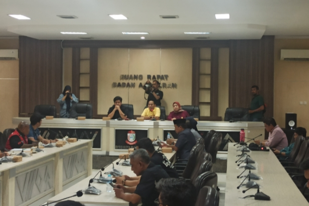komisi b dprd makassar sebut banyak pengelola kafe tak lengkap