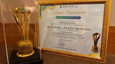 Bupati Uji Nurdin Raih Penghargaan Pesantren Award 2025 14 1001483330