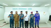Gubernur Sulawesi Selatan, Andi Sudirman Sulaiman menerima tanda penganugerahan Brevet Kehormatan Hiperbarik TNI Angkatan Laut dari Panglima Komando Daerah Angkatan Laut (Dankodaeral) VI, Laksda TNI Andi Abdul Aziz, S.H., M.M., di Gedung Rumkital Jala Ammari, Mako Kodaeral VI, Jalan Satando, Makassar, Kamis (9/10/2025).