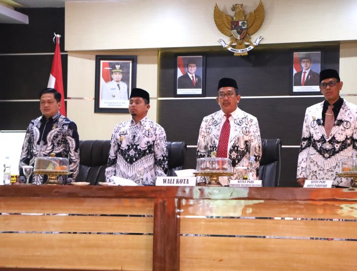 Wali Kota Parepare, Tasming Hamid, menegaskan pentingnya peran guru dalam memperkuat pendidikan karakter dan pembentukan adab peserta didik di era modern.