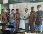 Dinas Pertanian Kabupaten Dompu melalui Bidang Hortikultura menyerahkan bantuan Program Pekarangan Pangan Bergizi (P2B) kepada Kelompok Tani Pemuda Tani Milenial Manggeasi, Senin (13/10/2025).