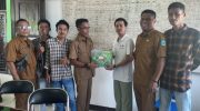 Dinas Pertanian Kabupaten Dompu melalui Bidang Hortikultura menyerahkan bantuan Program Pekarangan Pangan Bergizi (P2B) kepada Kelompok Tani Pemuda Tani Milenial Manggeasi, Senin (13/10/2025).